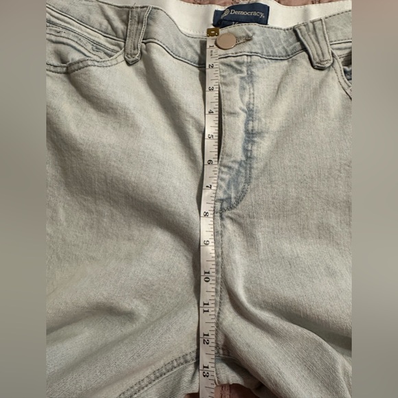 NWT Democracy
Women's "Ab" Solution Skyrise Frayed-Hem Wide-Leg Boyfriend Jeans - Picture 12 of 15